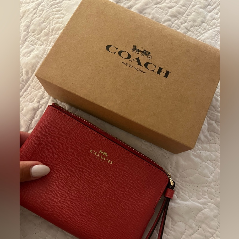 NEVER USED COACH Corner Zip Wristlet